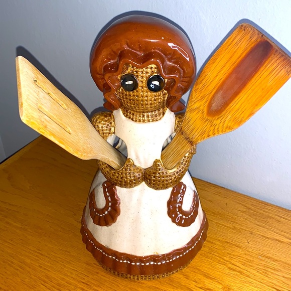 Folk Art Eleanor Ceramic Pottery Utensil Holder Button Women Mama Kitchen Figure - Picture 6 of 6